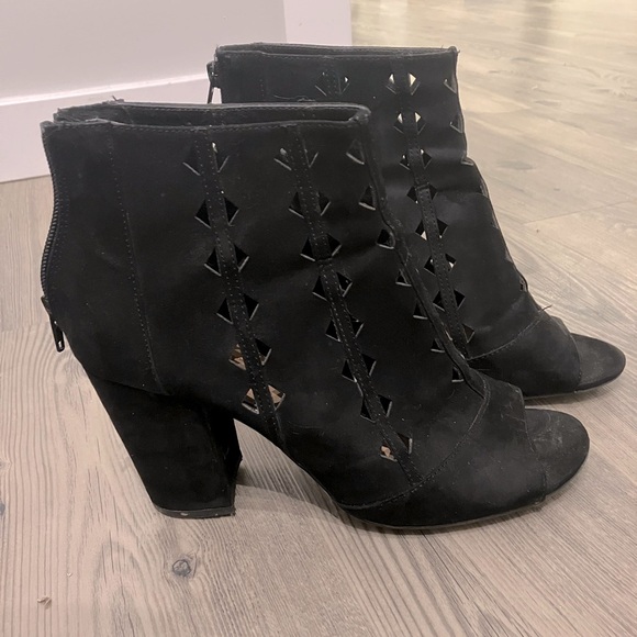 Brash ankle boot size 9.5 w triangle cutouts and open toe - Picture 1 of 5